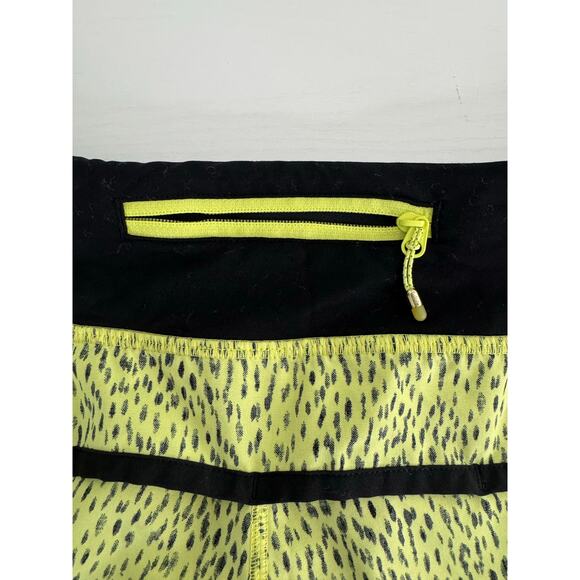 Lululemon Women’s Running Workout Shorts Size 6 Yellow Black Speed Dotty Dash - Picture 5 of 8
